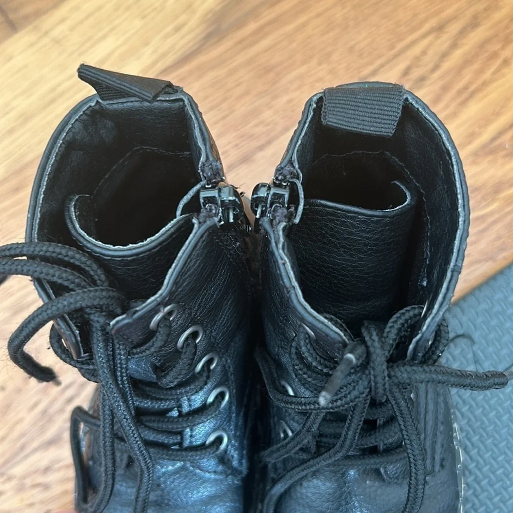 Sincerly Jules Toddler Black Combat Lace Boots - Glitter Sole Size 6